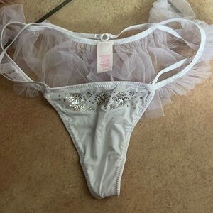 Vs v string crystaled